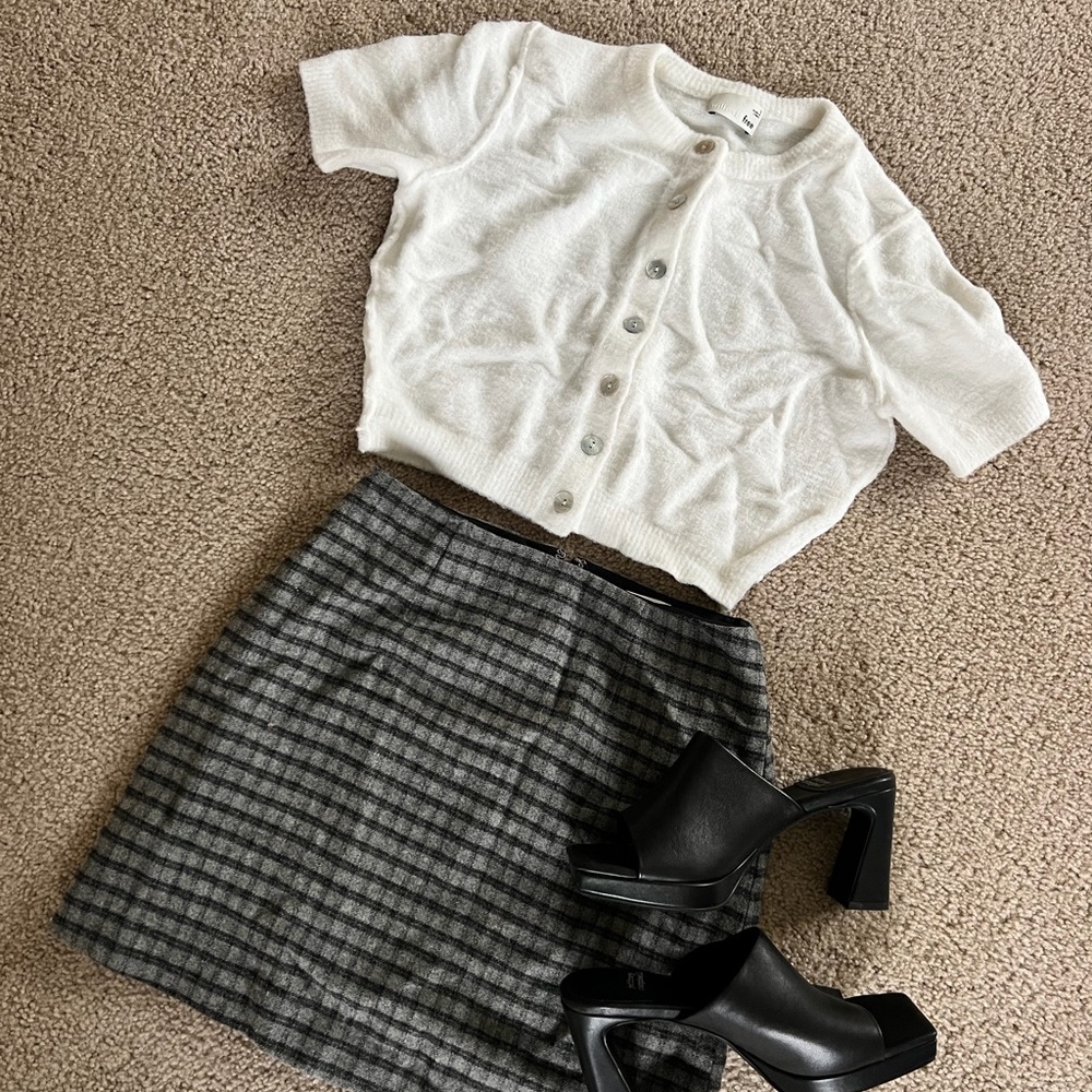 Wilfred Aritzia White Cropped Sweater